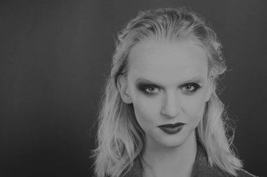 Modelin siyah beyaz portresi