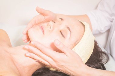 Yüz için kozmetik prosedürler