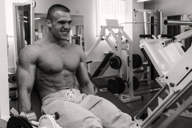 spor olarak güçlü bir adam