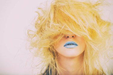 Yaratıcı makyaj ve saç