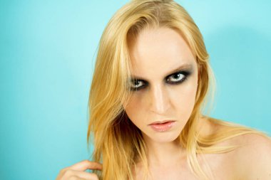 Makyaj yeşil gölgeler ile