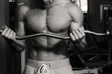 spor olarak güçlü bir adam
