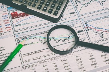 Finansal analizi ve grafikler. Arka plan üzerinde forex ve stok ma