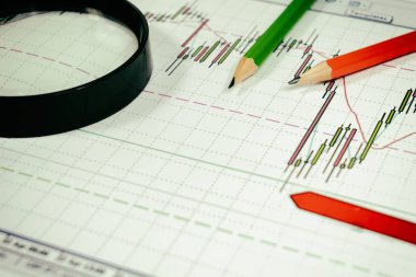 Mali grafik Büyüteç ve kalemler