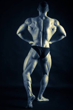 Jimnastik salonu kas vücut ile güçlü