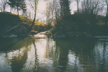 Muhteşem manzara, dağ nehir, yaban hayatı
