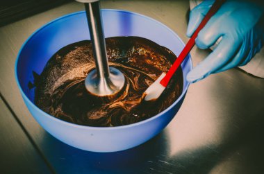 Çikolata sır karıştırma. Yemek kek