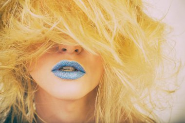 Yaratıcı makyaj ve saç