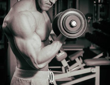 Halterli büyük pazılar.