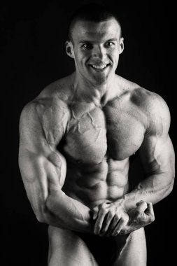 Gösterilen onun sırt ve pazı kas, kişisel fitnes vücut geliştirmeci