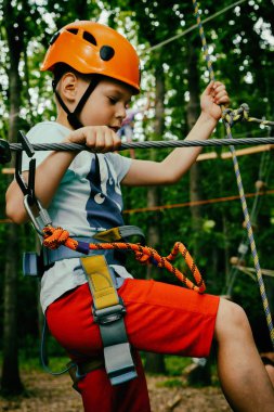 Halat Parkı çocuk tırmanıyor