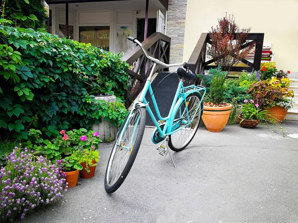 Brillante bicicleta turquesa — Foto de Stock