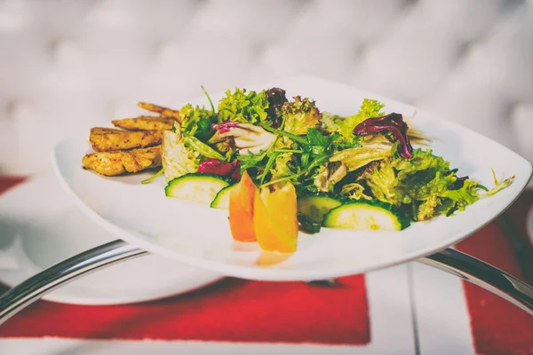 Louça. Saladas — Fotografia de Stock