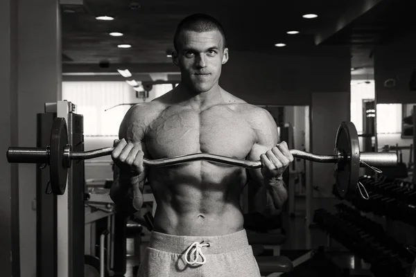 Strong man in gym — Stock Photo, Image