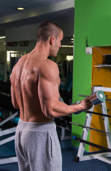 Treino no clube de fitness — Fotografia de Stock