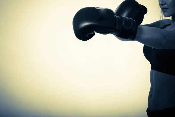 Girl in boxing gloves at the studio — Stock Photo, Image