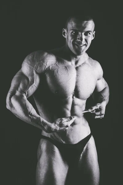 Bodybuilder on black — Stock Photo, Image