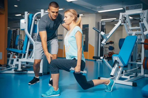 Persoonlijke training in de sportschool — Stockfoto