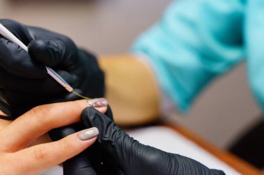 yordamlar için çivi kaplıca