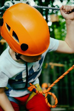 Halat Parkı çocuk tırmanıyor