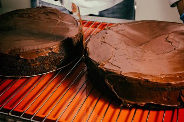 Çikolatalı pasta pişirme