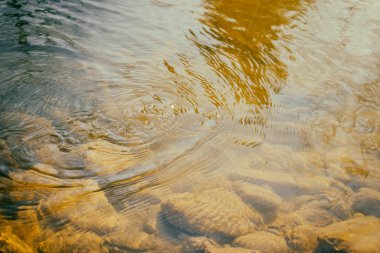 Güzel dağ nehir, muhteşem manzara