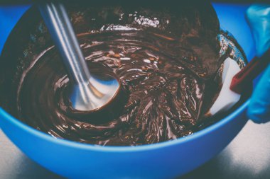 Çikolata sır karıştırma. Yemek kek