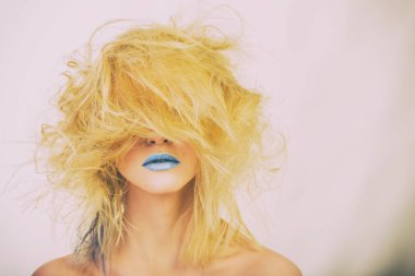 Yaratıcı makyaj ve saç