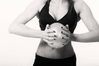 küçük bir top ile spor kız