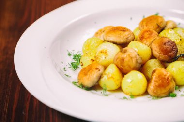 Genç patates kızartması