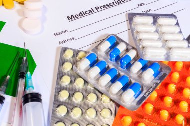 tıbbi cihazlar: tabletler, boş, stetoskop