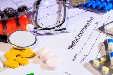 tıbbi cihazlar: tabletler, boş, stetoskop