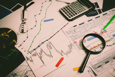 Finansal analizi ve grafikler. Arka plan üzerinde forex ve stok ma