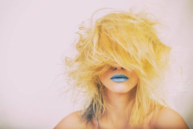 Yaratıcı makyaj ve saç