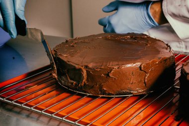 Çikolatalı pasta pişirme