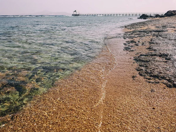 Costa rochosa no mar — Fotografia de Stock