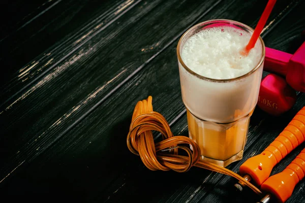 Sombrillas, saltar la cuerda y la proteína — Foto de Stock