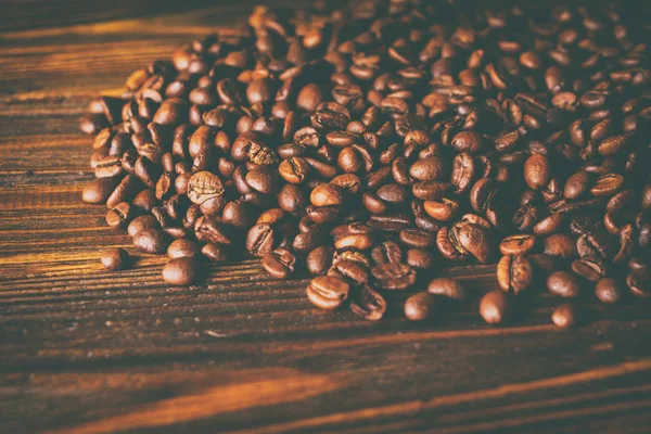Kaffeebohnen auf dem Tisch Hintergrund — Stockfoto