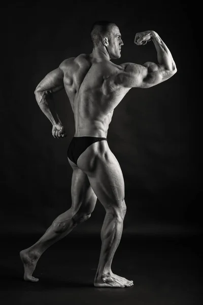 男性示す筋肉 — ストック写真