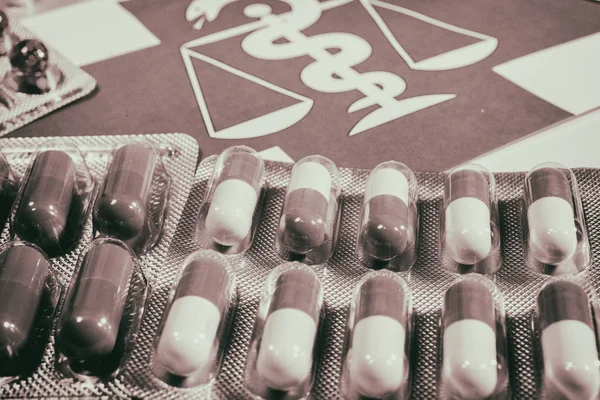 Fundo farmacologia tema, comprimidos — Fotografia de Stock