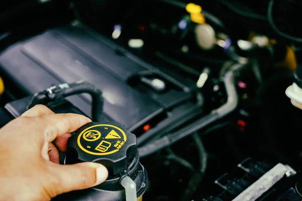 Controllo tecnico del motore dell'auto — Foto Stock