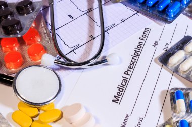 tıbbi cihazlar: tabletler, boş, stetoskop