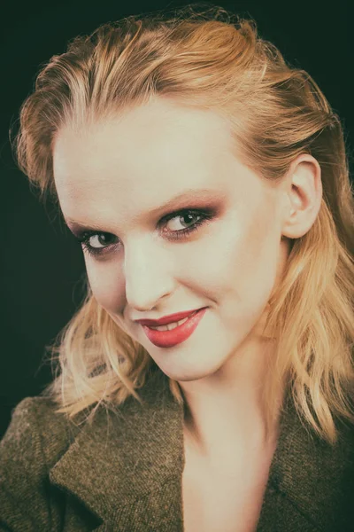 Belleza Moda Close Retrato Mujer Joven Hermosa Con Maquillaje Brillante —  Fotos de Stock