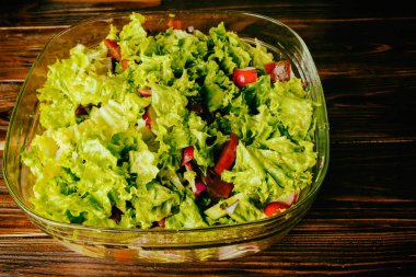 Sebzeli yeşil salata