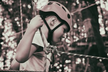 Halat Parkı çocuk tırmanıyor