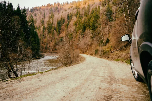 Az út a hegyek. Gyönyörű hegyi táj — Stock Fotó