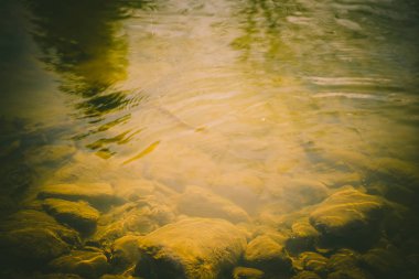 Güzel dağ nehir, muhteşem manzara