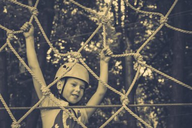 Halat Parkı çocuk tırmanıyor