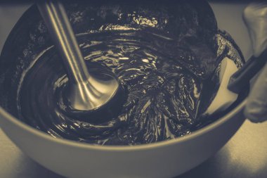 Çikolata sır karıştırma. Yemek kek