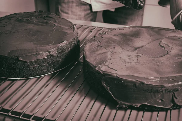 Matlagning en chokladkaka — Stockfoto